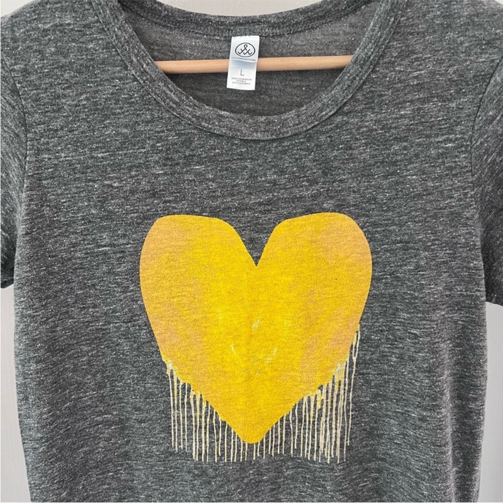 Kerri Rosenthal Heather Gray Yellow Drippy Heart T-shirt large slim fit